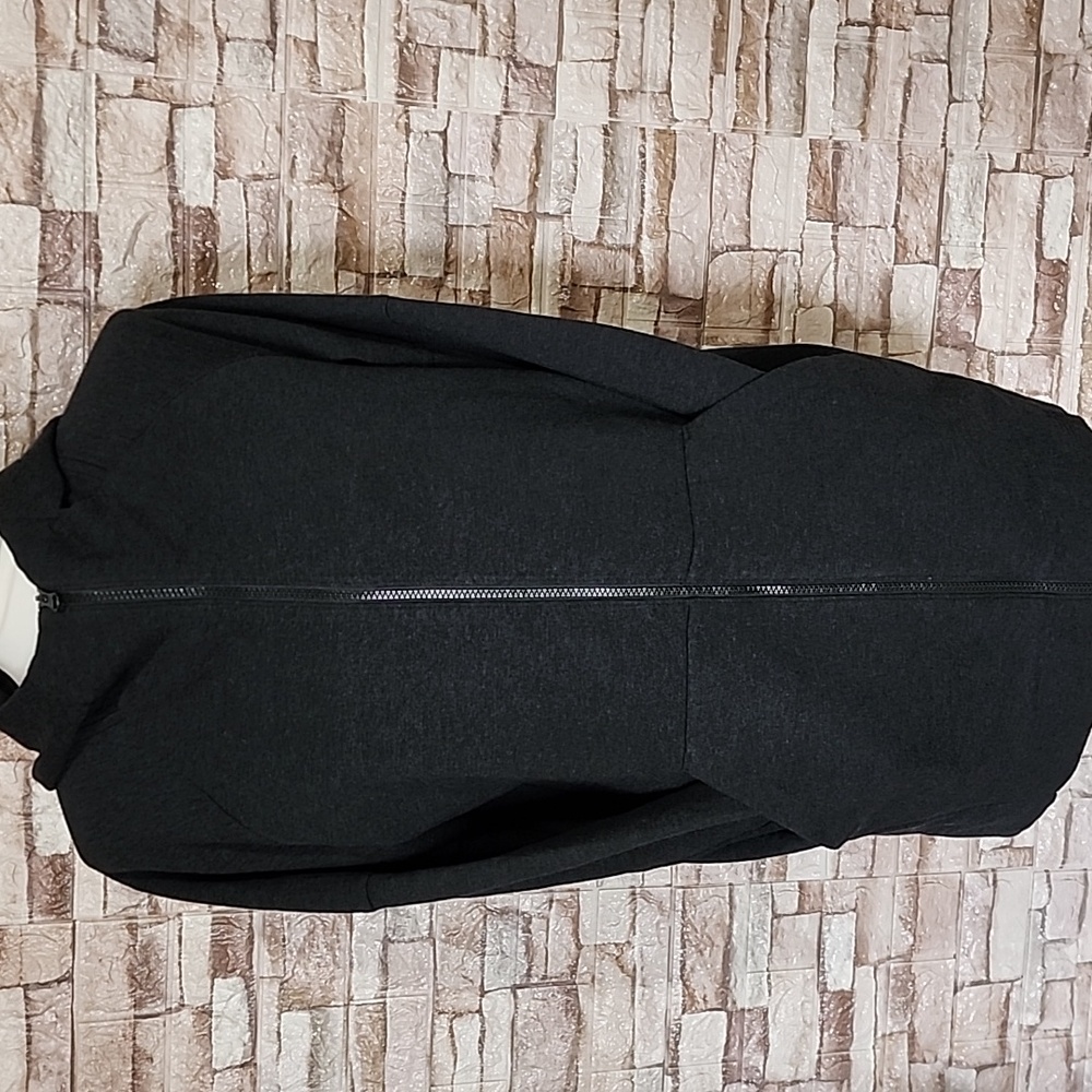 New Balance Dark Gray/Black Full Zip Sweatshirt Hoodie Long zip-up hoodie.